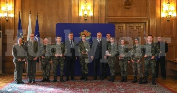 Министри наградиха Ивайло Иванов и други военнослужащи спортисти