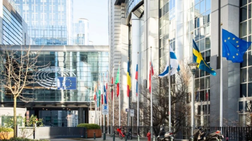 Европарламентът прие резолюция с призив за минимална работна заплата