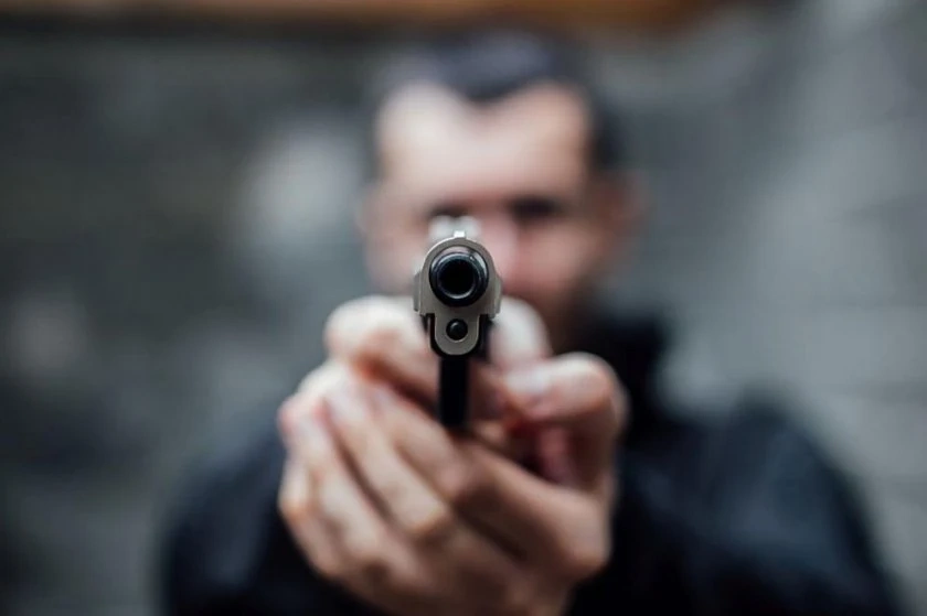 Раниха мъж при стрелба в центъра на Варна, издурват стрелеца