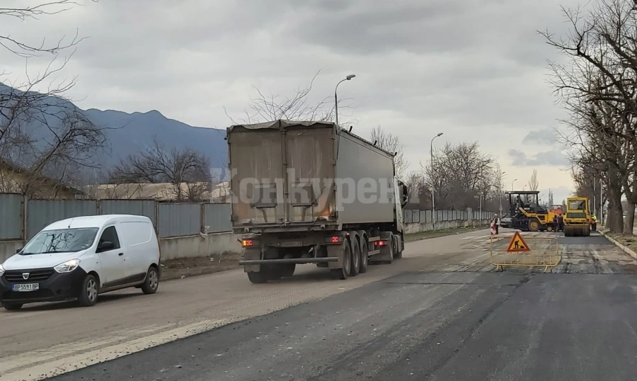 Работят по рехабилитацията на ул. \