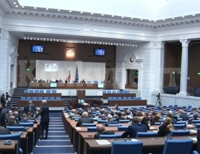 Депутатите ще излязат от парламента с 10,8% по-висока заплата
