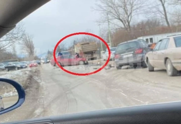 Адско меле до битака в София, има затисната жена СНИМКА