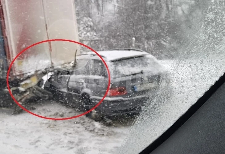 Ад на АМ „Хемус“ в посока София, само през 300 метра... СНИМКИ