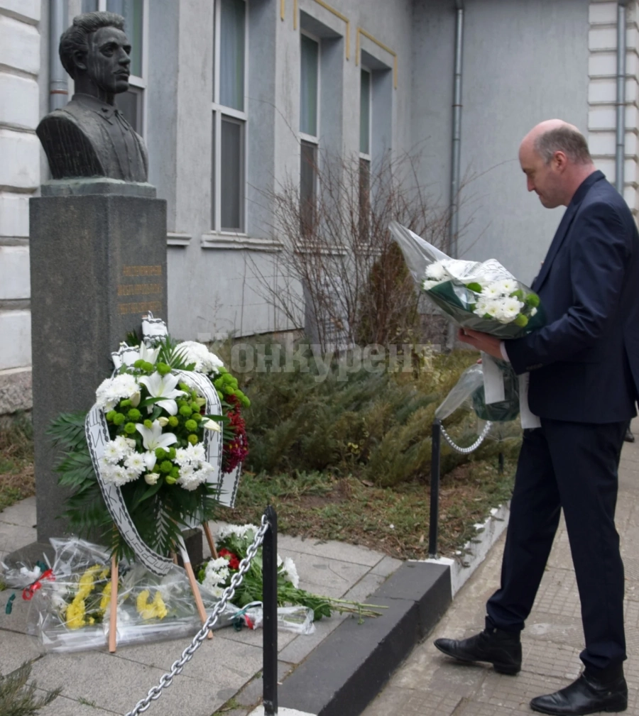 Областният управител Момчил Станков и кметът на Видин почетоха паметта на Васил Левски