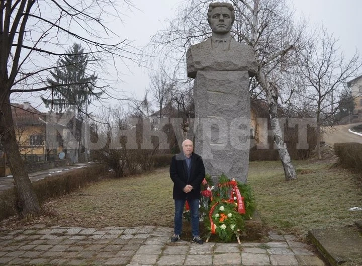 Кметът на Вършец се преклони пред паметта на Апостола