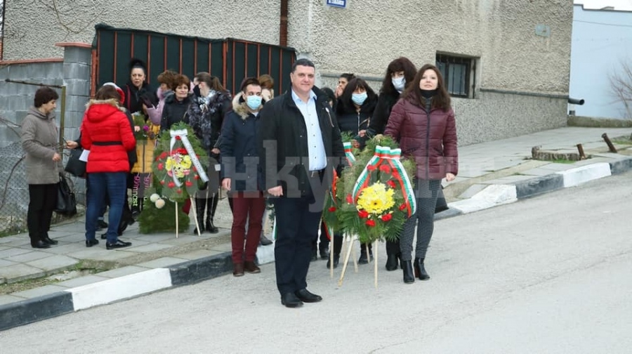 В Оряхово се поклониха пред Апостола на свободата СНИМКИ