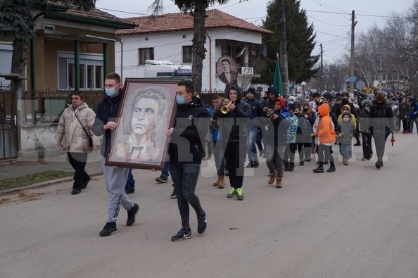 Десетки се събраха на шествие в Брегово в знак на преклонение пред делото на Апостола СНИМКИ