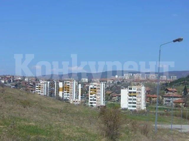 Свлачище в Бобов дол заплашва няколко блока и затвора