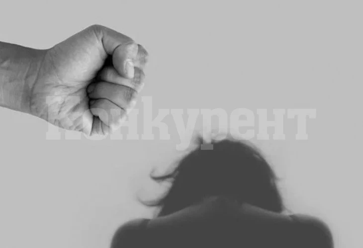 Алкохолик и наркоман към съпругата си: Ще те удрям, докато не започнеш да плюеш кръв! После ще те заколя!