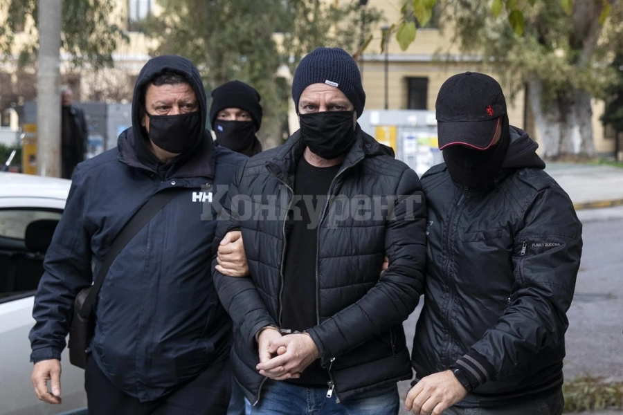 Арестуваха гръцки режисьор за изнасилвания, включително и на мъж