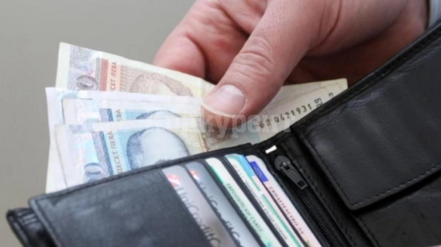Без вина виновна: Запорираха сметките на жена без стотинка задължения