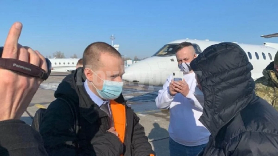 Украйна приземи самолет, за да арестува банкер, задигнал $5,5 млрд.