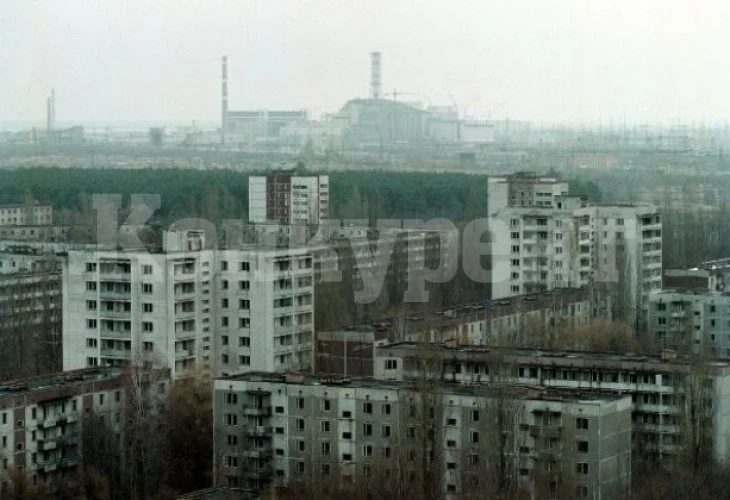 Зловеща фигура в шлифер бе забелязана в изоставена сграда в Чернобил ВИДЕО