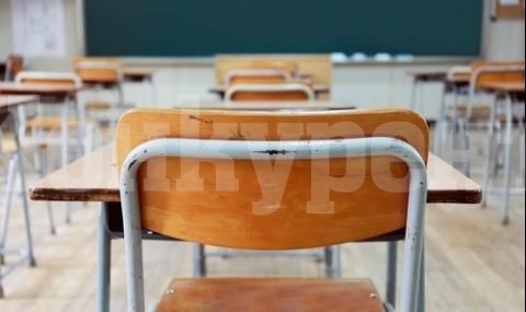 „Учители за безопасно образование“ настояват за преустановяване на присъственото обучение