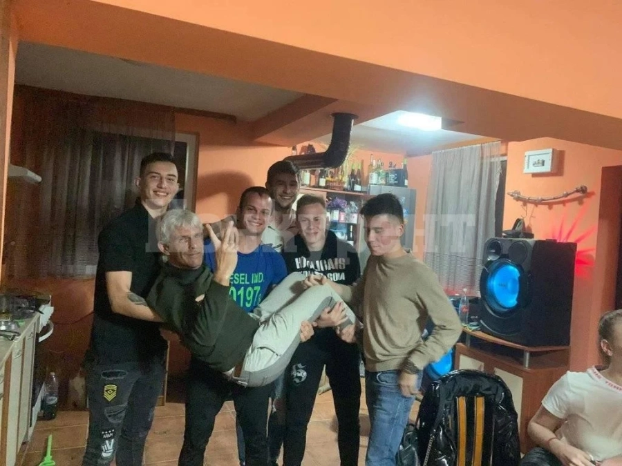 Асове от U19 отпразнуваха успешния старт
