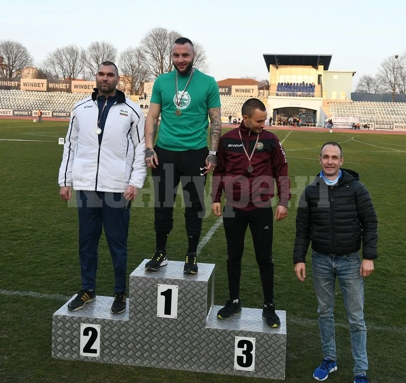 Бронз за хвърляч от АК Враца