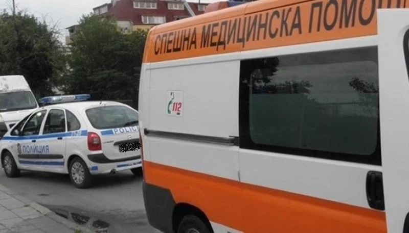 Пиян до козирката нападна медик и полицай на паркинг