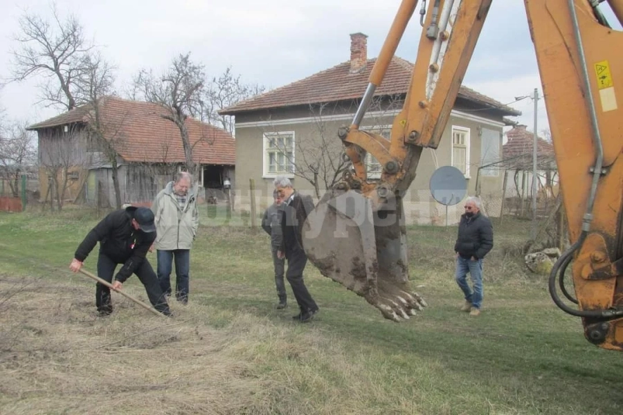 Направиха първа копка за водопровод в Ружинци и Бело поле СНИМКИ