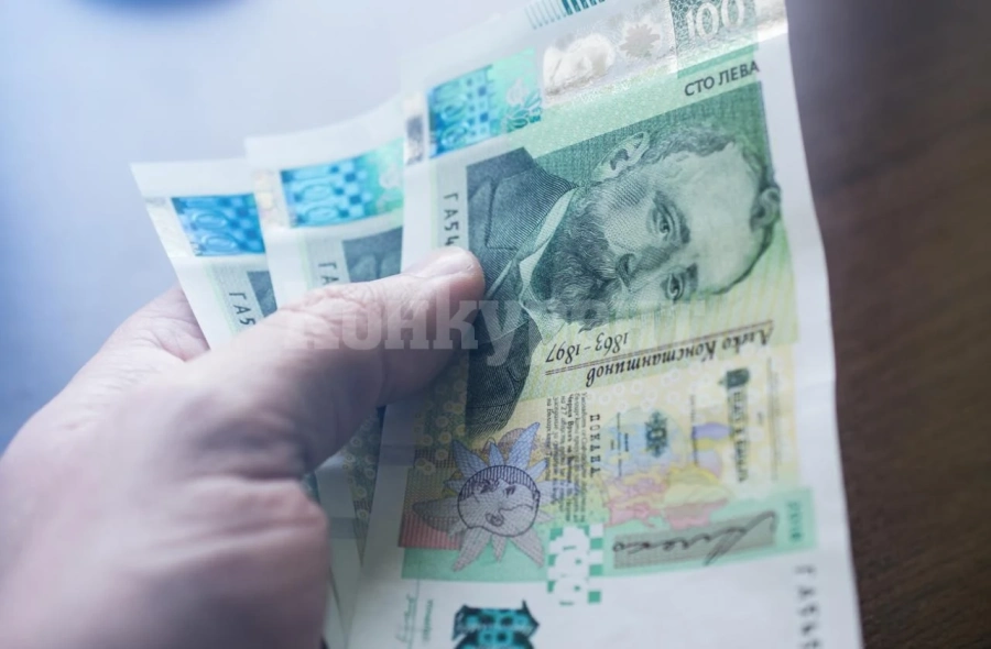 Мъжете у нас с 13,.5% по-високи заплати от жените