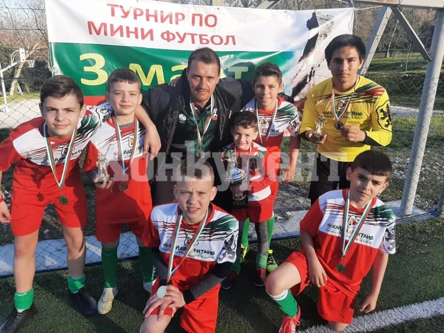 Триумф за юнгите на Евъргрийн за купа \