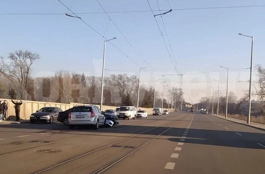 Две автомелета блокираха София около Централни гробища (СНИМКИ)