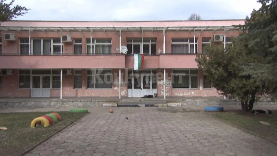 УЖАСНО: Пребиха 16-годишно момиче заради пакетче семки