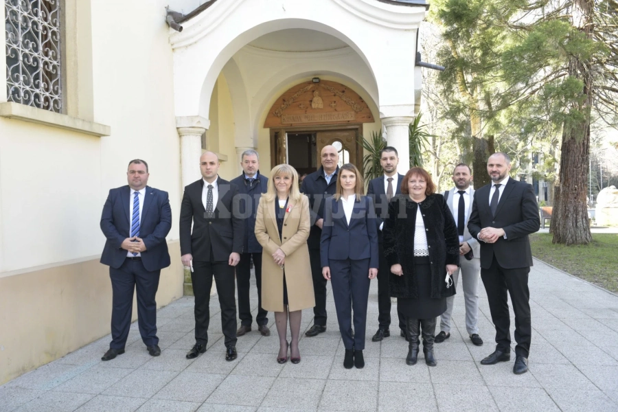 Петя Аврамова: Имам привилегията да водя най-добрата листа в областта