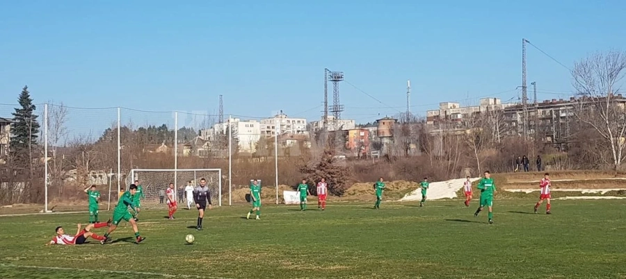 Ботев 2 сгъна Партизан насред Червен бряг
