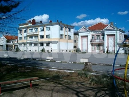 Войната между кмет и шеф на общински съвет в Ново село продължава. С ченгетарски номера СНИМКИ