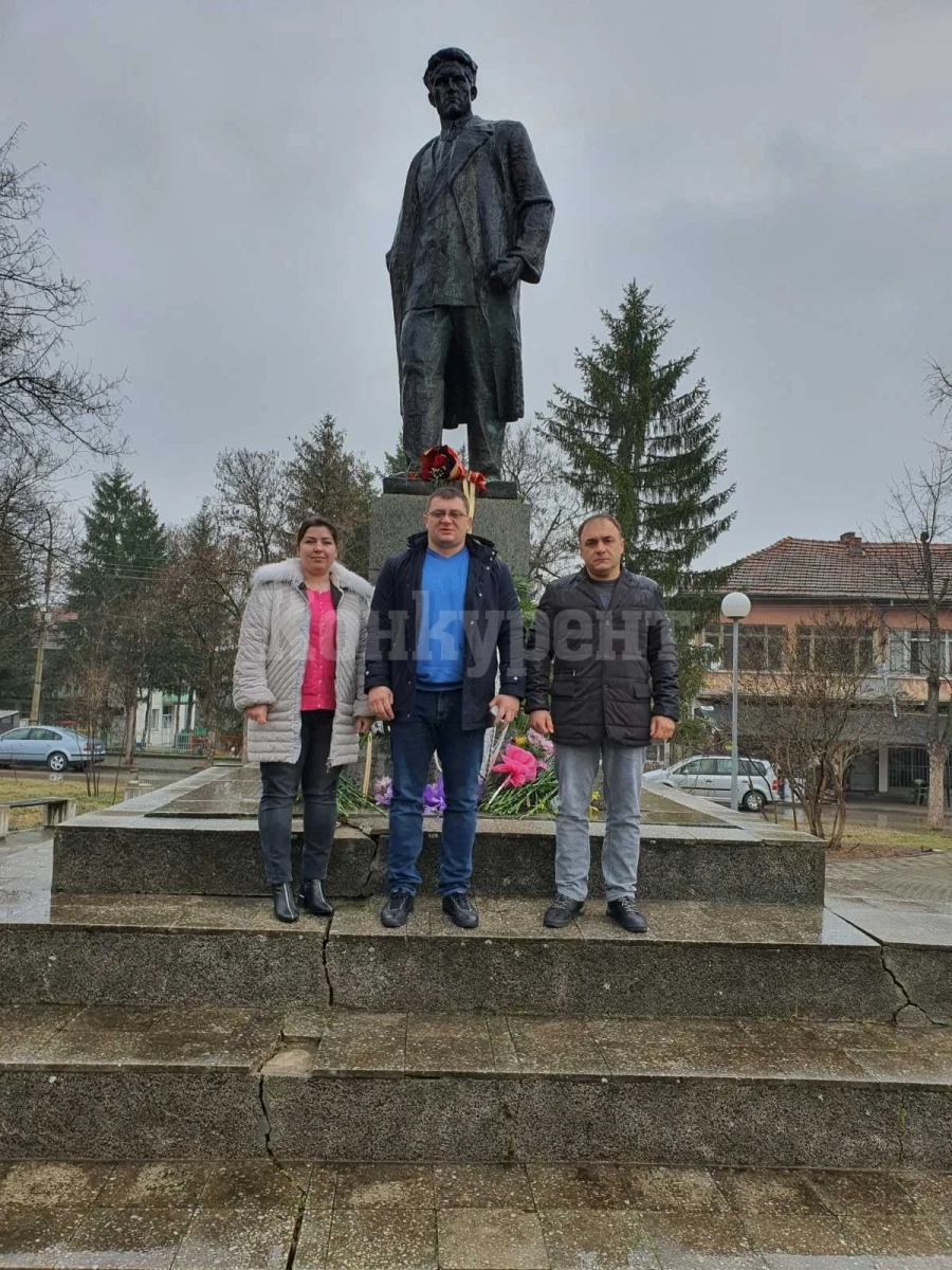 Социалисти се поклониха пред подвига на Мико Нинов-Трифон СНИМКИ