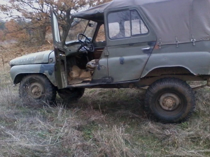 Мъж загина след падане с УАЗ
