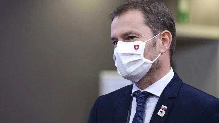Словакия удължи извънредното положение, забрани почивките в чужбина