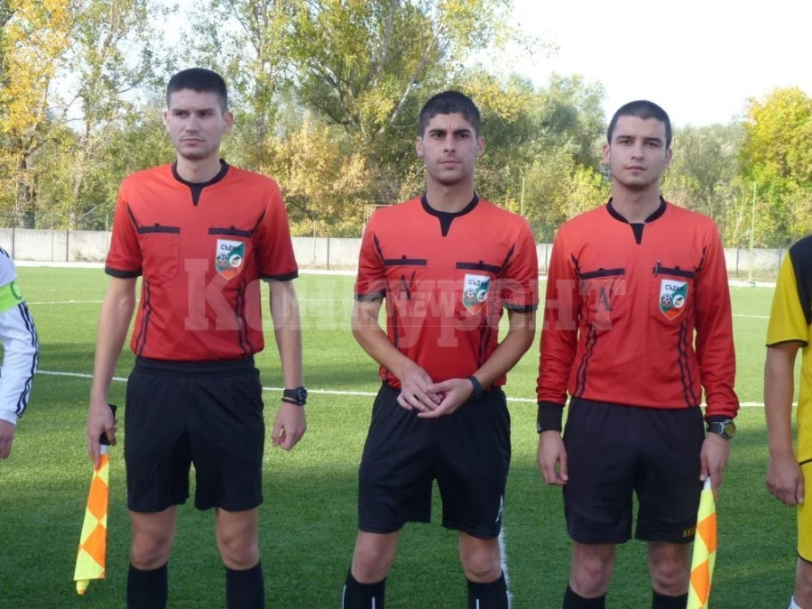 Нарядите за юношеския елит, Славян Добрев свири във Враца