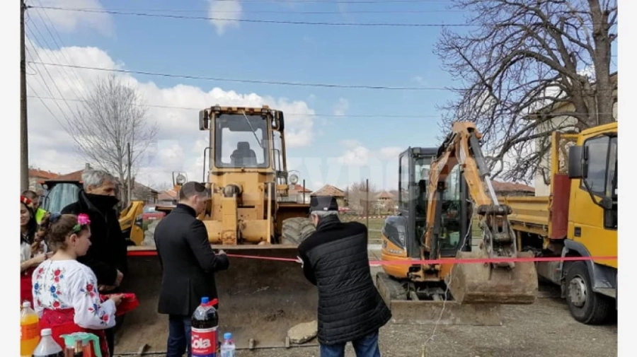 Обновяват площада в село Неговановци