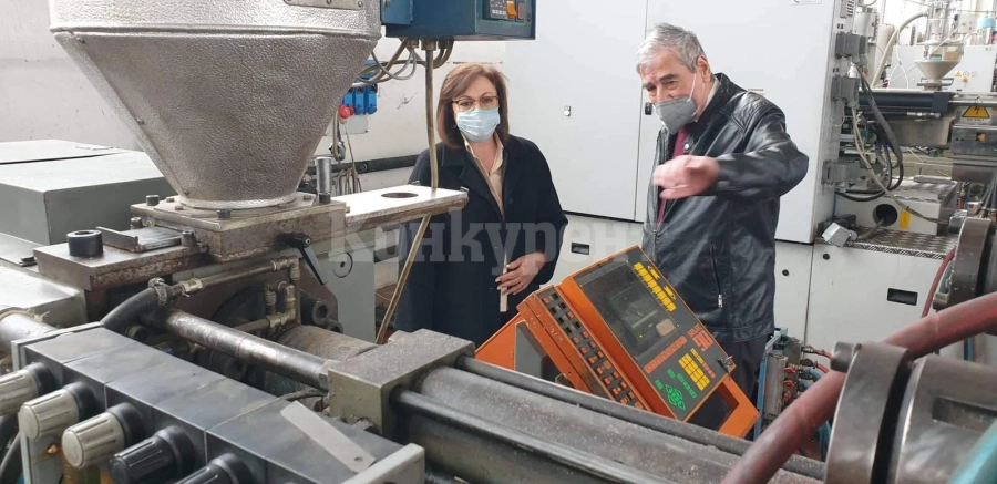 Нинова към бизнеса: Ще освободим фирмите от рекета, на който са подложени