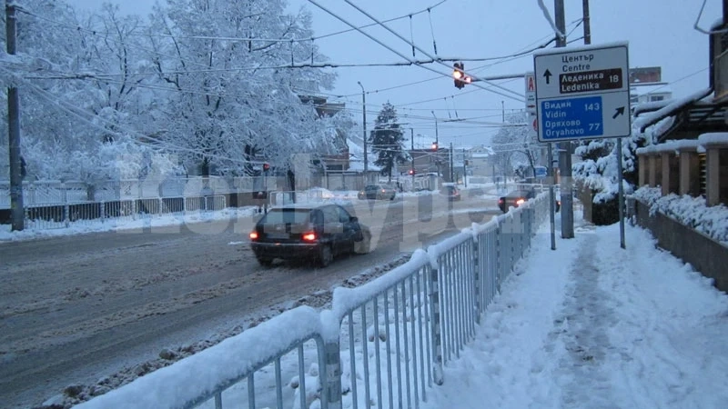 Усложнена е зимната обстановка в област Враца