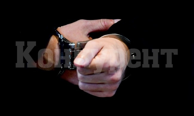 Мъж, заплашил служителка в КАТ-Враца, се жали в съда за неправомерно задържане