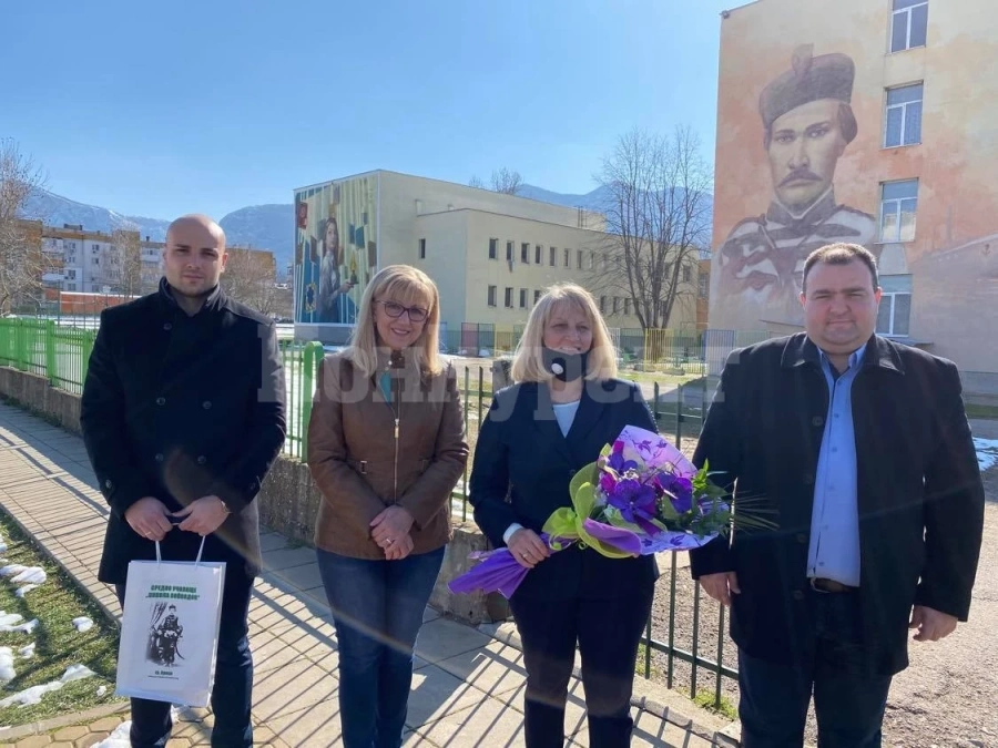 Кандидатите на ГЕРБ-СДС направиха дарение за STEM центъра на СУ „Никола Войводов“