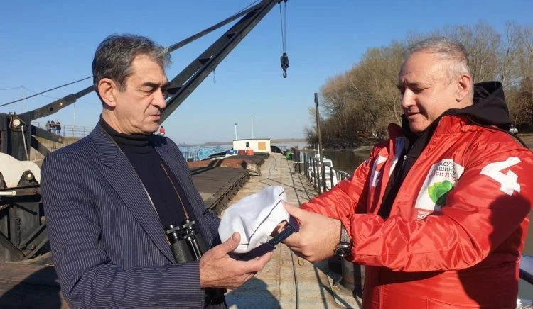 „Лодката на Свободата“ и корабът „Радецки“ се срещнаха в Козлодуй