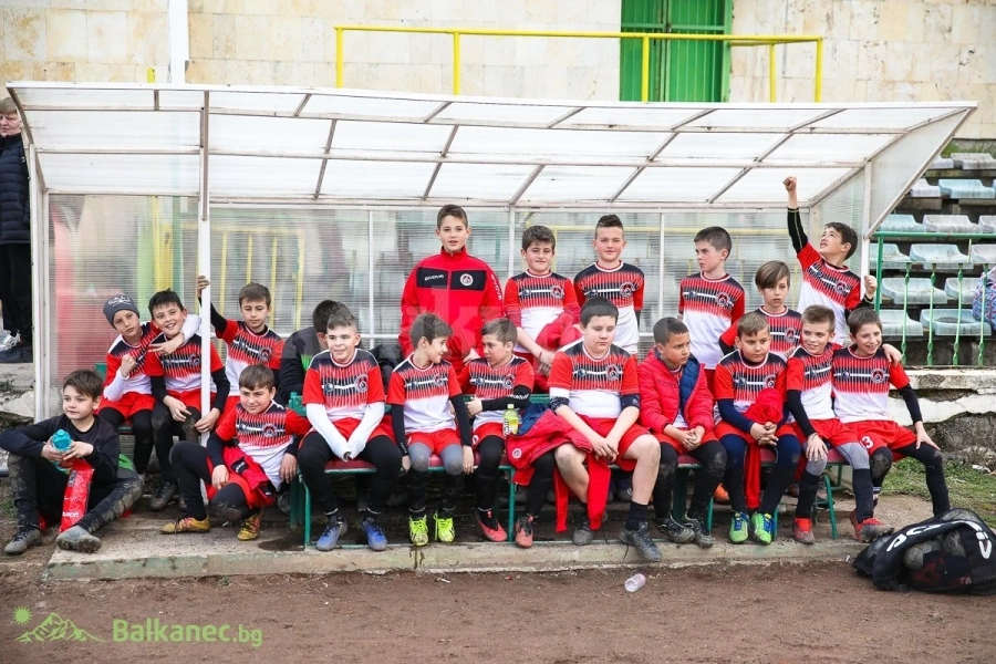 Таланти на Локо /Мз/ стигнаха до финала на „REDOVSKI CUP”