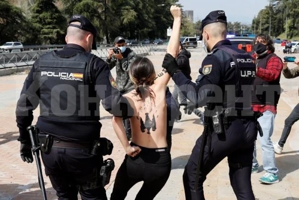 Зрелищен гол протест на ФЕМЕН в Испания СНИМКИ 18+