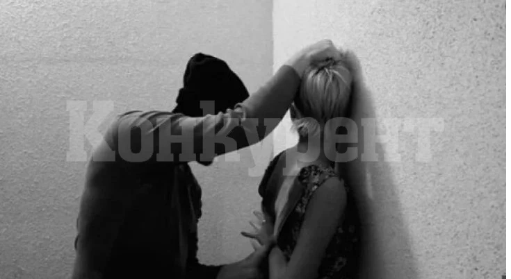Убиец изнасили своя позната пред майка й