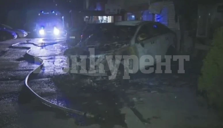Мъж запали две коли на бургазлия, но му се случи случка