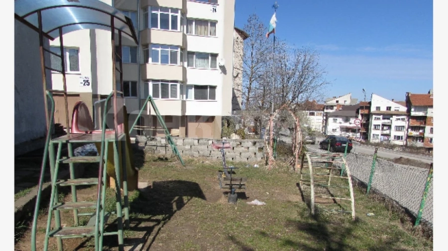 Обновяват детски площадки в Белоградчик