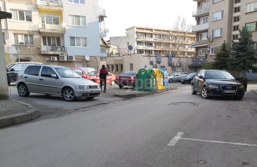 За добро утро младежи огънаха броните в центъра на Враца СНИМКИ