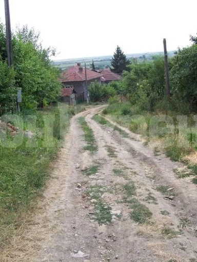 Обраха наследствената къща на столичанка в Златия