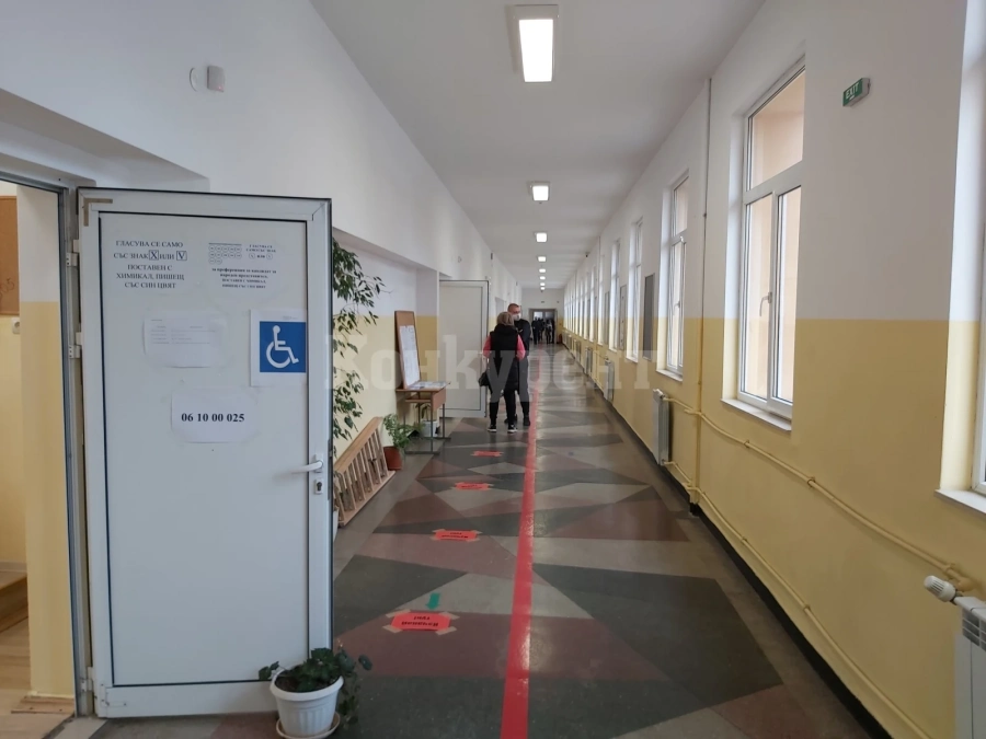 Ниска е избирателната активност във Врачанско в началото на деня