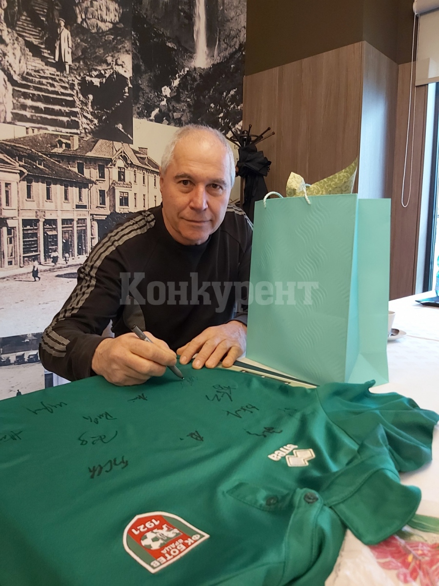 Усмивки от старите ФУТБОЛНИ ленти: Вандо: Стъпвахме здраво по терена и играехме мъжки