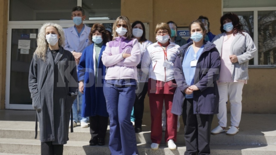 Във Видин отдадоха почит на медиците, загубили живота си в борбата с пандемията