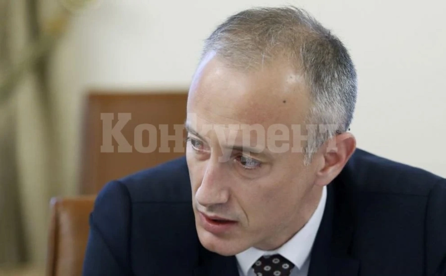 Вълчев: Възстановяваме частично присъственото обучение на учениците